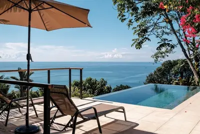 Image de Panoramic Ocean Views and Jungle Serenity
