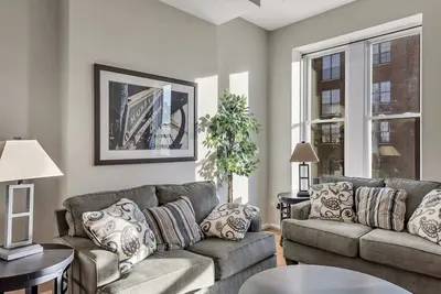 Image de 715a - Settle into Soulard! 4 beds 2 full baths