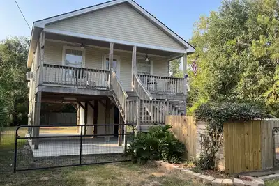 Image de Beach house on the bayou! Great fishing and family/pet friendly!
