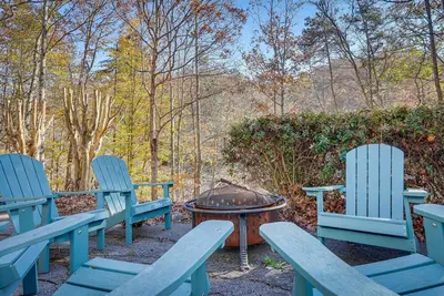Image de Blairsville Cabin w/ Hot Tub on Nottely Lake!