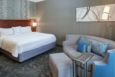 Pleasant Stay, Convenient Location! Pets are Welcome, Indoor Swimming Pool!