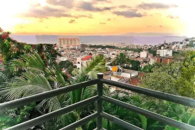 Image de Breathtaking 360 Degree Views. Private, Elegant, Romantic Zone Penthouse