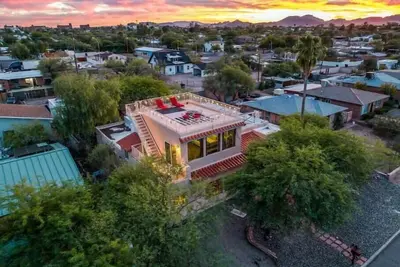 Image de 1 mile to UofA, 5 minutes to downtown. 360 views of city lights & mountains!