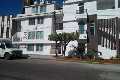 Image de Malecon Castle: 2br/2ba/2terraces with mountain and ocean views! \n