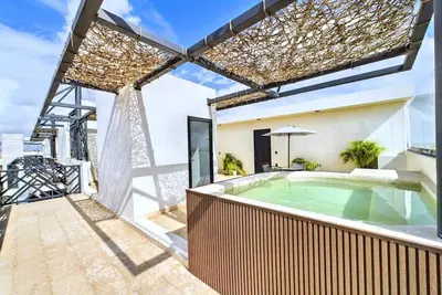 Image de Penthouse in Luxury Condo with Fitness Center, 24h Reception & Rooftop Pools