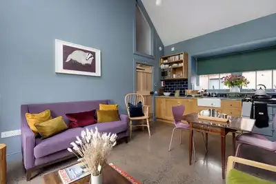 Image de Nestled in expansive grounds, this rural retreat is a sanctuary for couples and solo adventurers.