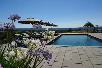 Image de Maison de vacances 'Gîte L'olivier Au Mas Dujau' avec piscine partagée, terrasse privée et Wi-Fi