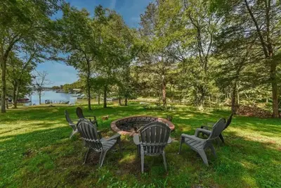 Image de Private Lakehouse with Hot Tub near Nashville!