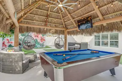 Image de Heated Pool + Backyard: North Palm Beach Retreat!