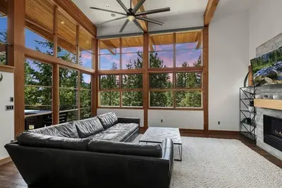 Image de Rinky Dink Retreat - Suncadia Luxe With Mil Suite and Hot Tub