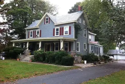 Image de Lovely Farmhouse-Queen Mary Guest House by the Vineyards- in East Windsor, Nj