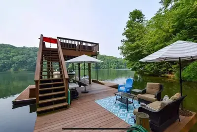 Image de Screne Cabin, Dock, Beach, HotTub, FirePit, Kayak