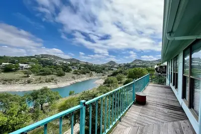 Image de Lakefront paradise!