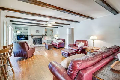 Image de Bright Cartersville Home w\/ Fire Pit & Sunroom!