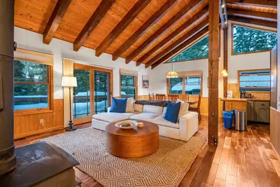 Image de Tahoe Oasis mins Kings Beach, hiking spots, and a hot tub
