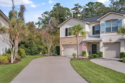 Image de The Mae: 3bd\/2. 5ba Fletc\/Family\/Pet Friendly Modern Townhome