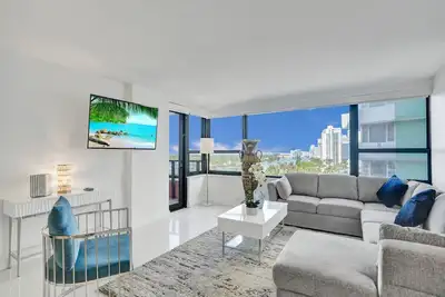 Image de Beautiful Beach Condo Beach Service 1020