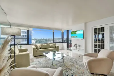 Image de Beach Resort condo /921