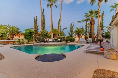 Image de Swss - Luxury-Pickleball-Volleyball-Tennis-Basketball-Pool-Spa-Games