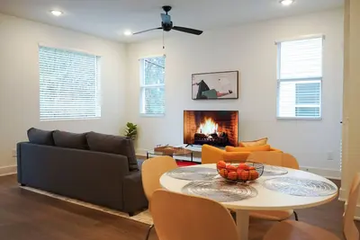 Image de New Dwtn Raleigh Modern Oasis - 3 Floor, 3 Bedrooms, 3. 5 Baths!