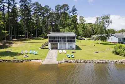 Image de AHmazing views, Private Dock, Kayaks, Sup, Arcade, and Boat Launch