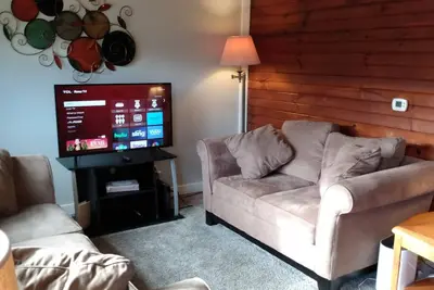 Image de 1 bed, 1 bath close to Va no stairs.