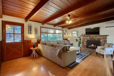 Image de Dog Friendly, Blue Door Yosemite & Bass Lake