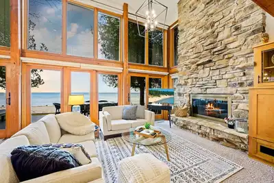 Image de Sandvik House - Lakefront gem w/ sand beach & waterfront deck-Stunning Lake Michigan views!