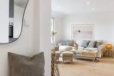 Image de Hochwertige Modern-skandinavische Ferienwohnung mit Balkon