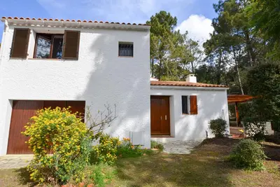 Image de Charmante Villa Mitoyenne pour 4 pers. avec Patio, Terrasse et Parking Privé près Plages et Centre
