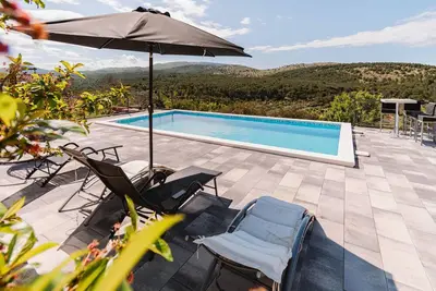 Superbe maison de 2 chambres à Sibenik