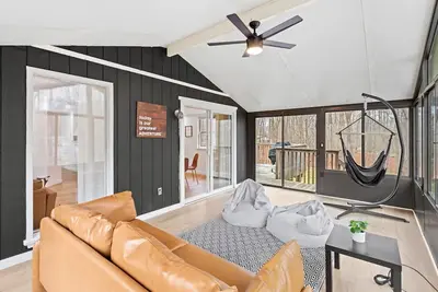 Image de Pocono Luxury Retreat - Games, Hot tub and More!
