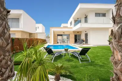 Image de Superbe Villa contemporaine avec piscine privée chauffée dans Golf Torrevieja