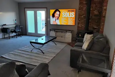 Image de Your cozy  home away from home + jacuzzy