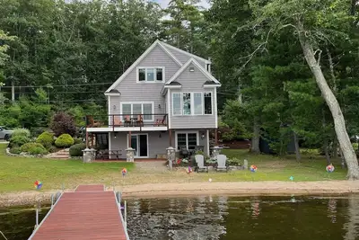 Image de Beautiful contemporary 3 bedroom and 2. 5 bath home on Square Pond.