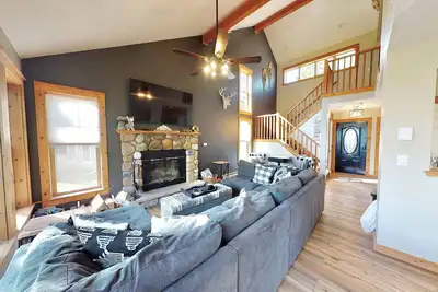 Image de New To Vrbo! 5-Stars on BnB: The Ski House @ Camelback w/ Game Room, Sleeps 10!