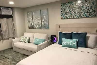 Private Modern Luxury Studio Waikiki Sleeps 4