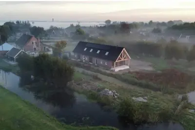 Image de Unique and spacious centrally located Farmhouse
