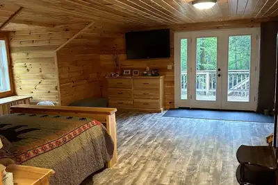 Image de Moosehead Lake Retreat. Spacious Log Cabin, Lake Access, Close to Trails