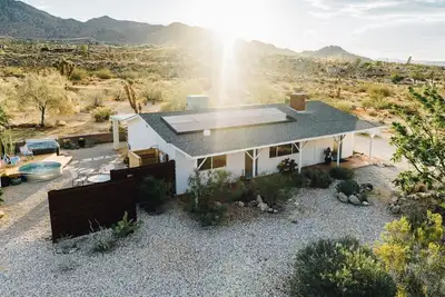 Image de Welcome to the Roadrunner House! Ideally located 5 minutes from Jtnp and town of Jt.