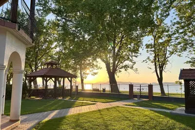 Image de Maison de vacances juste sur la rive avec vue