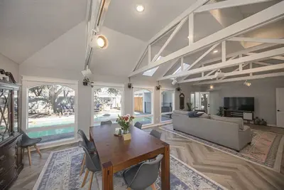 Image de Welcome to Twin Oaks Oasis