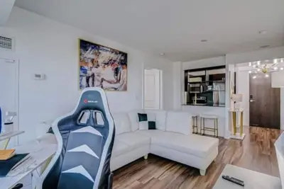 Image de Upscale - Luxury 2br Condo, Mins to Toronto Airport