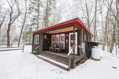 Image de Ellis -Lakeside Cabin on Beach Pond with Wood Fired Finnish Sauna