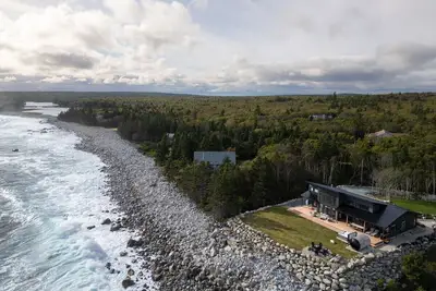 Image de Majestic Oceanfront Chalet - Hot tub and Sauna- Private