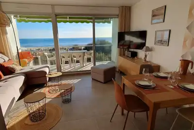Image de La Grande-Motte sur la Plage face à la Mer avec Terrasse et Piscine