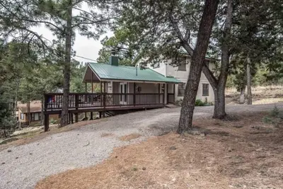 Image de Hidalgo Haven - Private Hot tub, Large deck, Lots of Wildlife