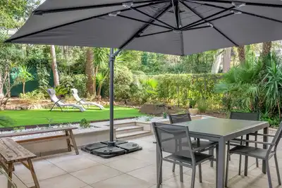 Image de Cannes Luxury Rental - Luxueux appartement rénové de 2 chambres.