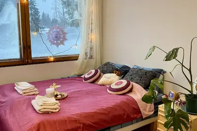 Image de Cosy 20m2 Apartment 950m from the train station with free wifi and parking.