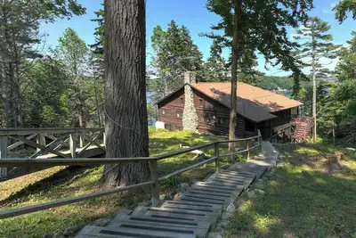 Image de Waterfront Log Cabin Private Community Beach. Closest To Town less 10 min walk!